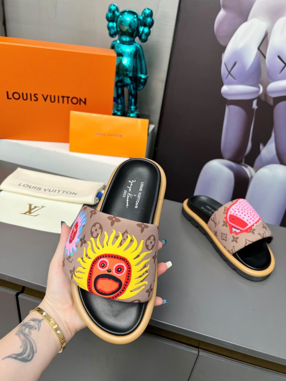 Louis Vuitton Slippers